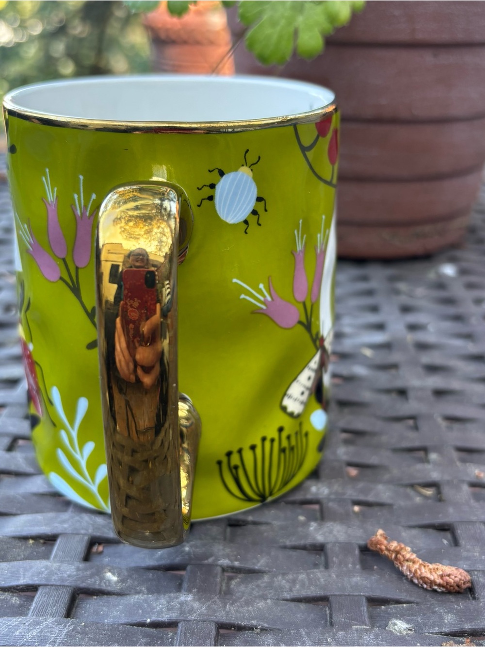 Monogram 'Q' Green Floral Ceramic Mug with Gold Handle - Picture 4 of 9